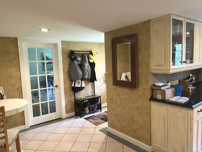 Photo - 566 W Main St