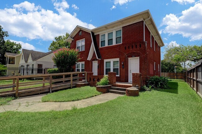 Photo - 3002 Isabella St