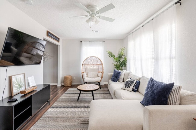 Building Photo - 2311 56th St Unit ID1223250P