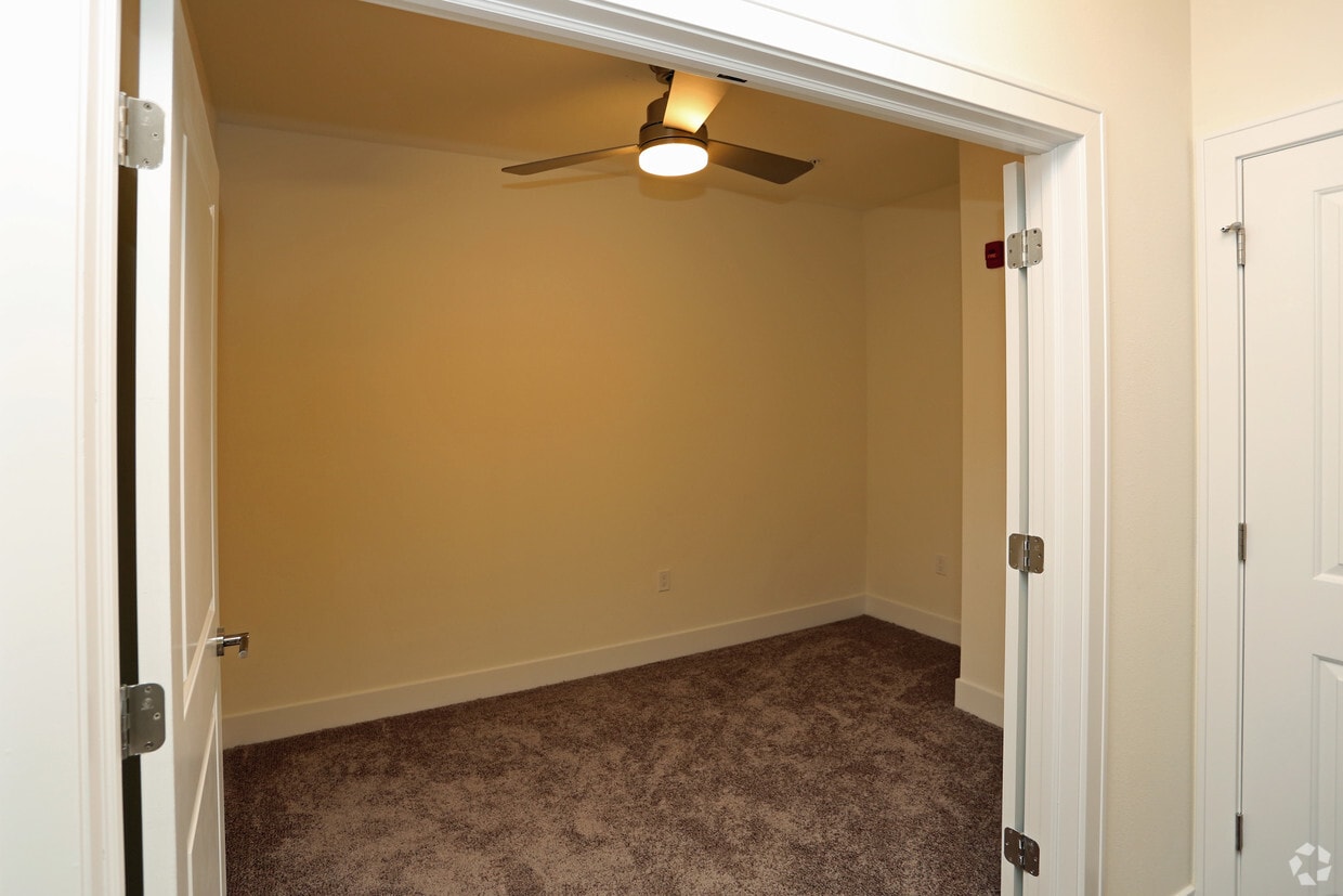 Floor Plan - 1 Bedroom Plus Den