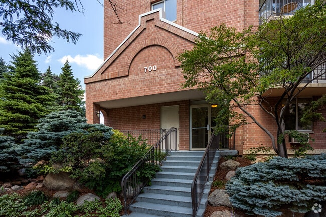 Building Photo - Kenwood Gables