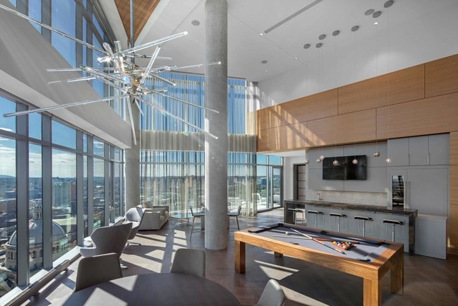 Sky Lounge - 30 Dalton