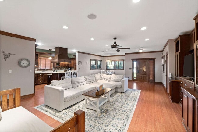 Building Photo - 209 Windmeade Cir Unit SI ID1523806P