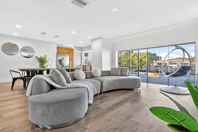 Photo - 2365 NE 195th St Unit ID1372319P