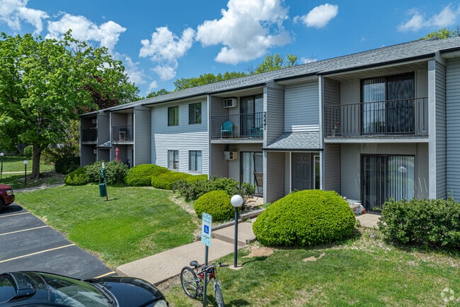 Primary Image - Willow Knolls Apartments