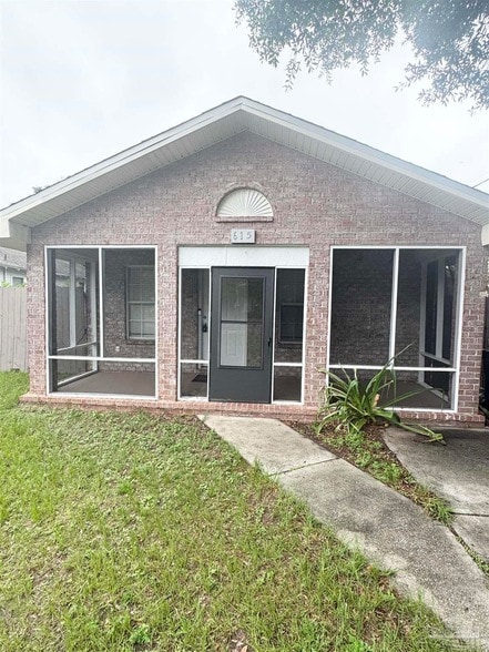 Photo - 615 N A St