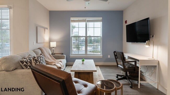 Photo - 5885 Lakehurst Dr Unit 1345
