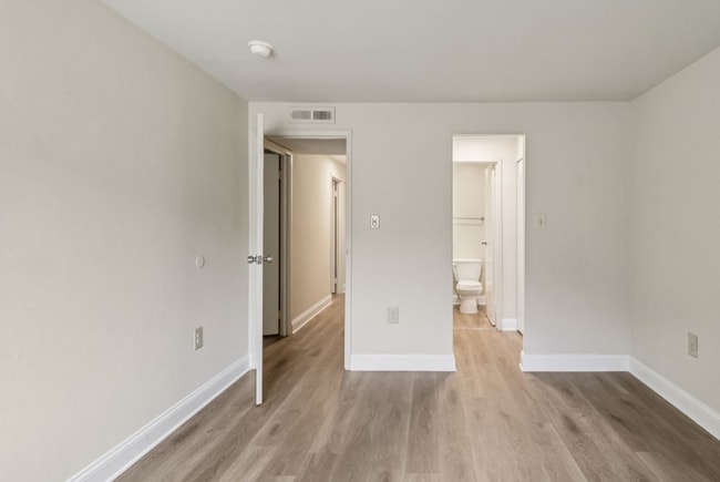 Photo - Mallard Court Apartments