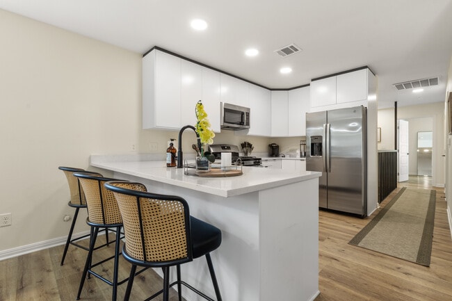 Photo - Magnolia Condominiums