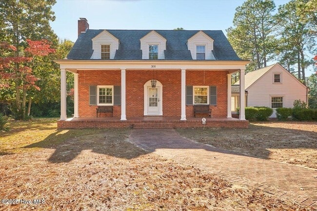 Photo - 300 Dogwood Ln