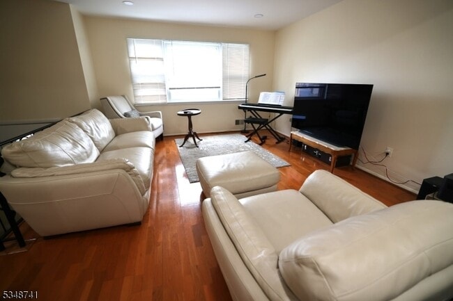 Photo - 920 Everts Ave