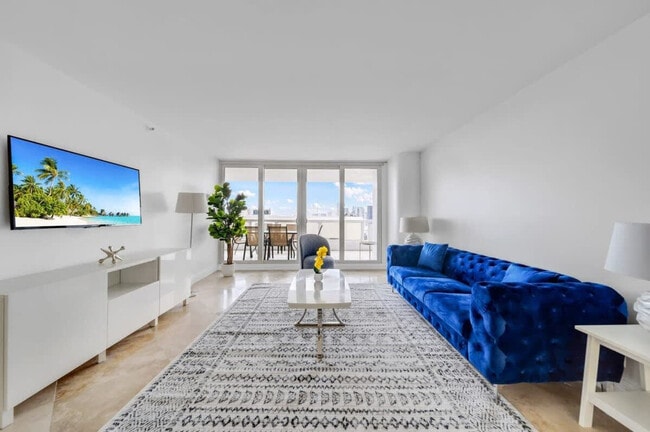 Building Photo - 1717 N Bayshore Dr Unit FL37-ID1054106P