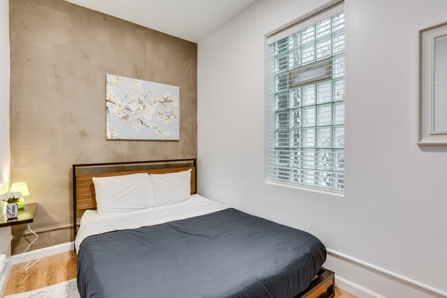 Photo - 1519 W Superior St Unit ID1255750P