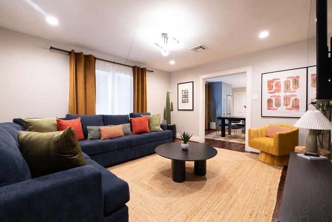 Building Photo - 725 Peddie St Unit ID1257756P