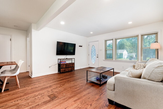 Building Photo - 4423 Vance Ave Unit SI ID1472883P