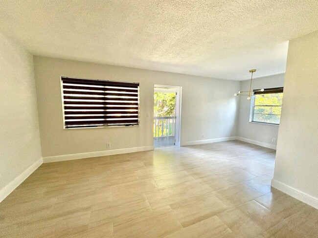 Photo - 244 Sheffield J