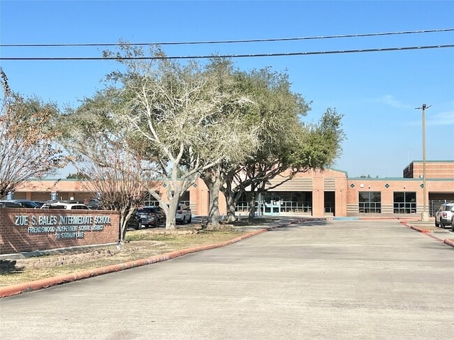 Photo - 303 Brigadoon Ln