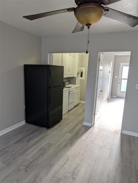 Photo - 608 N Baker St