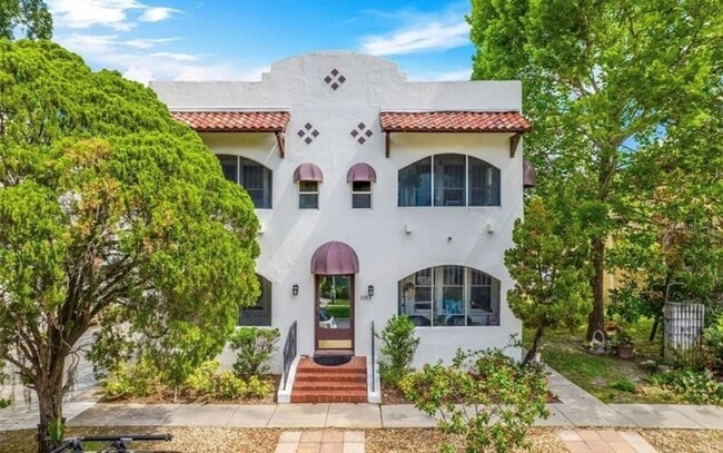 Building Photo - 3303 W Empedrado St Unit 4