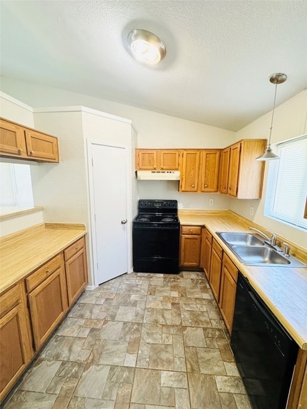 Photo - 825 Denmark Dr