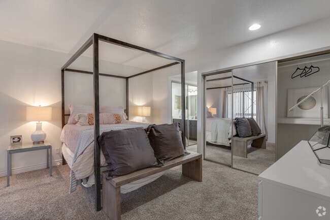 2BR, 2BA - 1,107SF - Primary Bedroom - Glen at Mesa