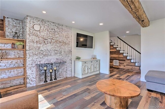 Photo - 207 S Plank Rd