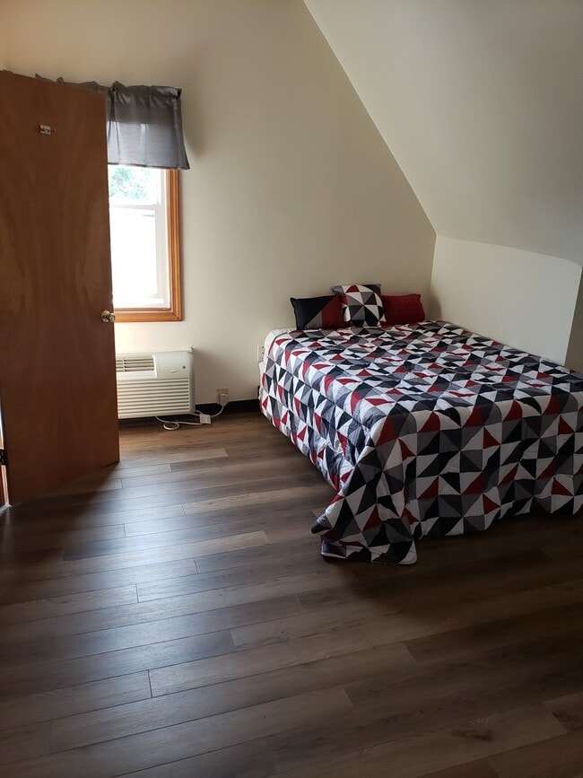 Photo - Adams Street Apartments - No Fee, Short Term