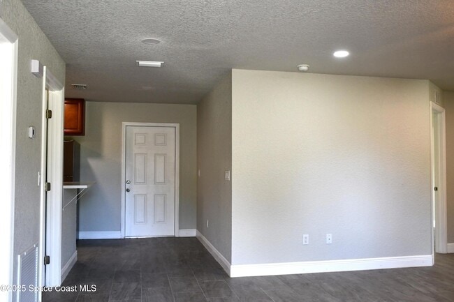 Photo - 1517 Furnari St