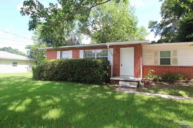 Photo - 610 Herschel St
