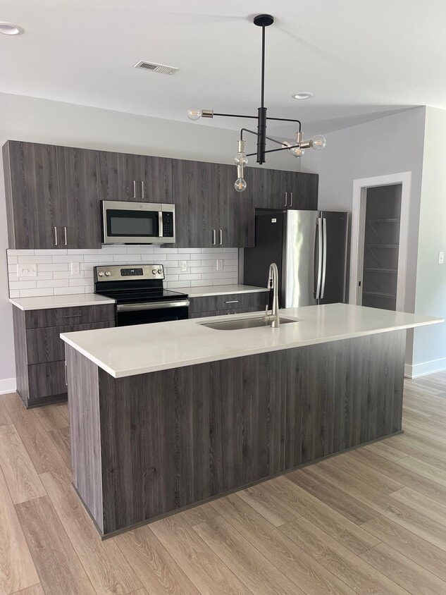 Floor Plan - 2 Bed 2.5 Bath w/Den