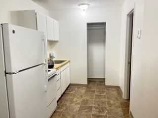 Photo - King Manor Apartments