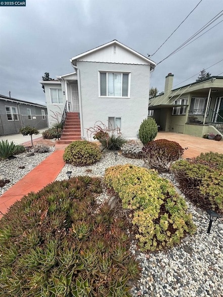 Building Photo - 674 Maud Ave