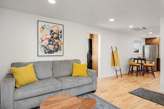 Building Photo - 820 N 25th St Unit ID1324051P