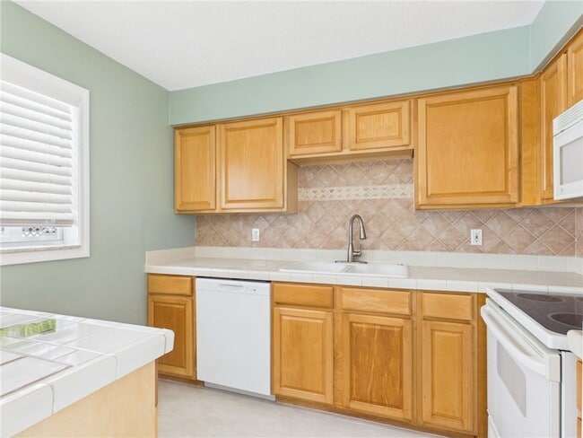 Photo - 741 Smith St