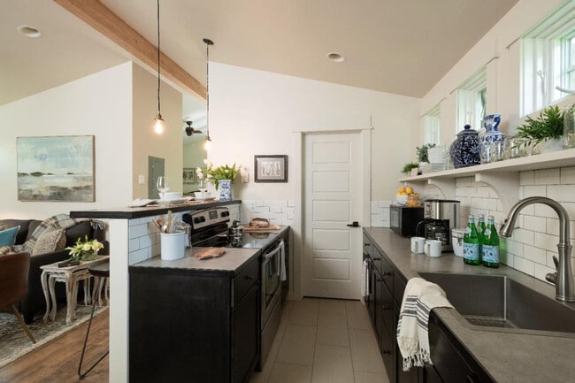 Photo - 522 W College St Unit ID1292390P