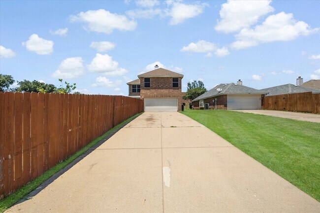 Photo - 1100 Camelot Dr