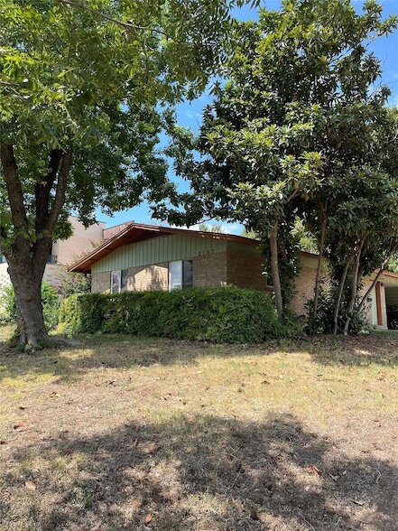 Building Photo - 2102 Ann Arbor Ave Unit A