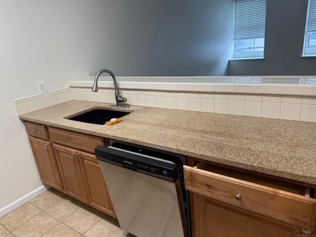 Photo - 84 Wall Street