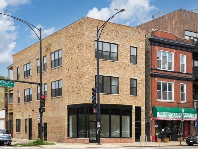 Building Photo - 1500 N Western Ave Unit 2R