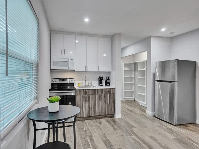 Photo - 906 N Riverside Dr Unit SI ID1503945P