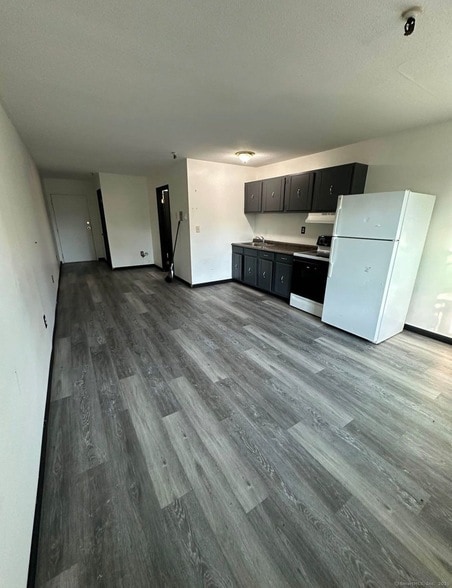 Building Photo - 1660 E Main St