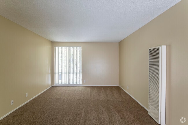 1 BR, 1 BA - 676 SF - Ocean Park Apartments