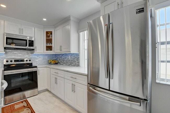 Building Photo - 988 Normandy Trail Unit 988