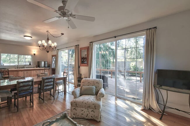 Photo - 925 SW Fleishauer Ln Unit SI ID1550283P