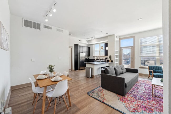 Building Photo - 264 N Walton St Unit ID1289466P