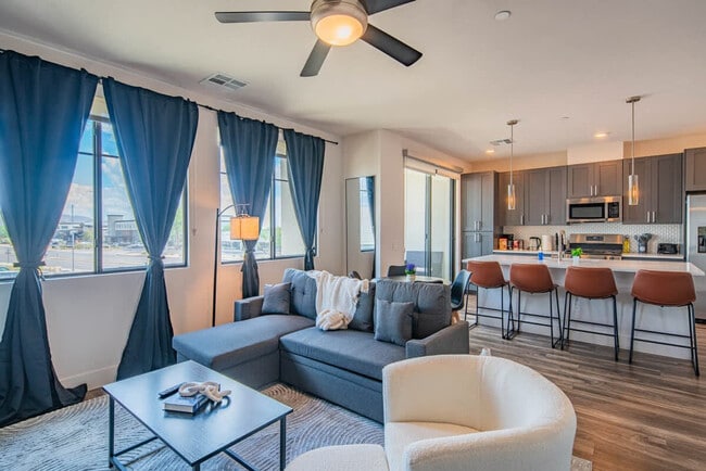 Building Photo - 15501 N Dial Blvd Unit ID1263147P