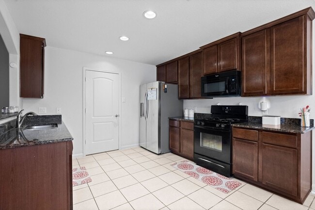 Photo - 2022 Borthwick Ln