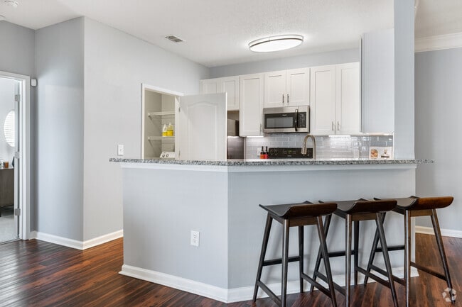 2BR, 2BA - 1295SF - Kitchen - Stonegate Apartment Homes