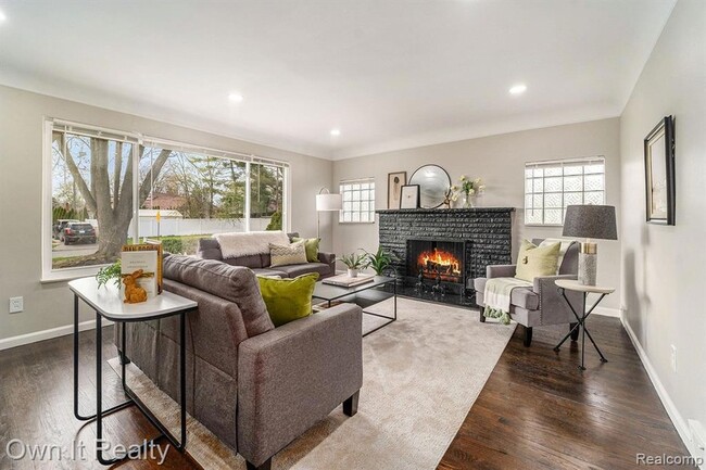 Photo - 5972 McMillan St