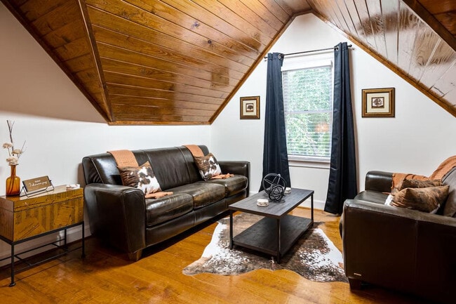 Photo - 29 Dean Rd SE Unit ID1234802P